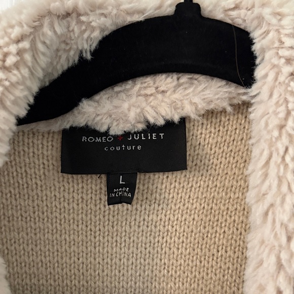 Romeo + Juliet Couture Faux Shearling Draped Open Front Vest Size L - Picture 5 of 6